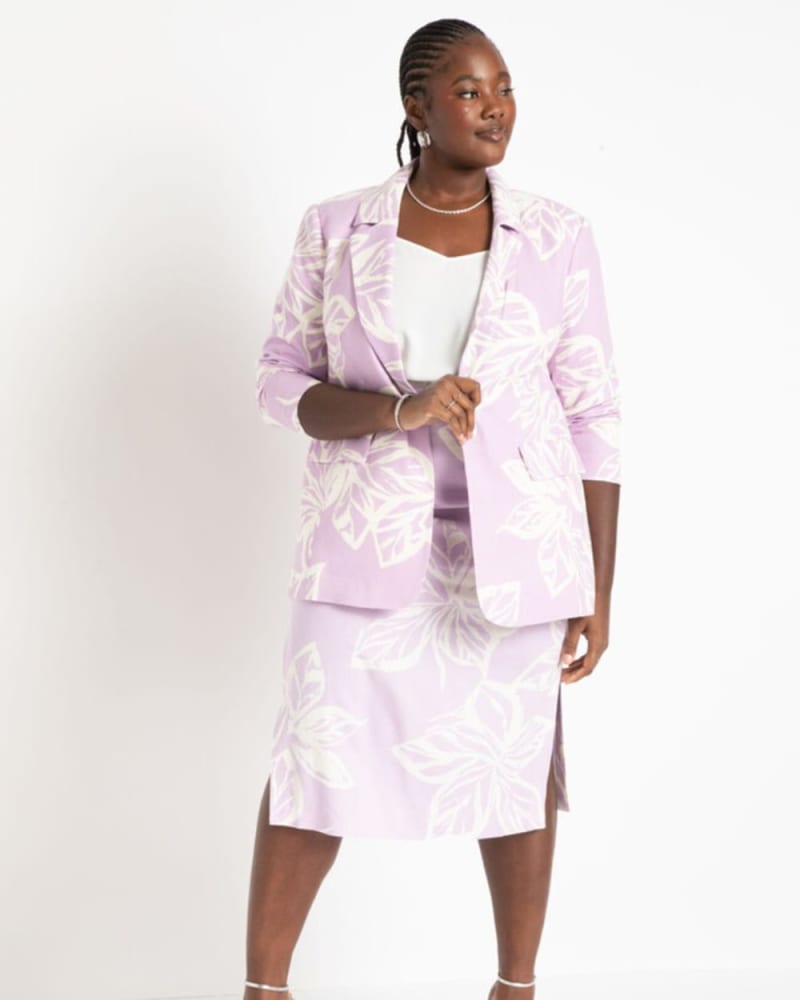 Front of a model wearing a size 14 Printed Linen Midi Skirt With Slit in Chalk Art - Lilac by ELOQUII. | dia_product_style_image_id:309962